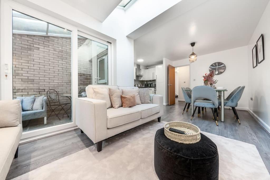 4 Beds - Tooting - 20 Min To - Free Parking Ferienhaus *