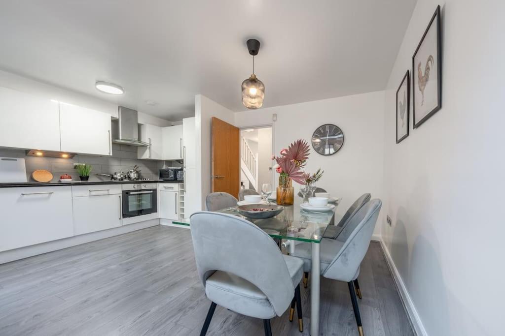 4 Beds - Tooting - 20 Min To - Free Parking London