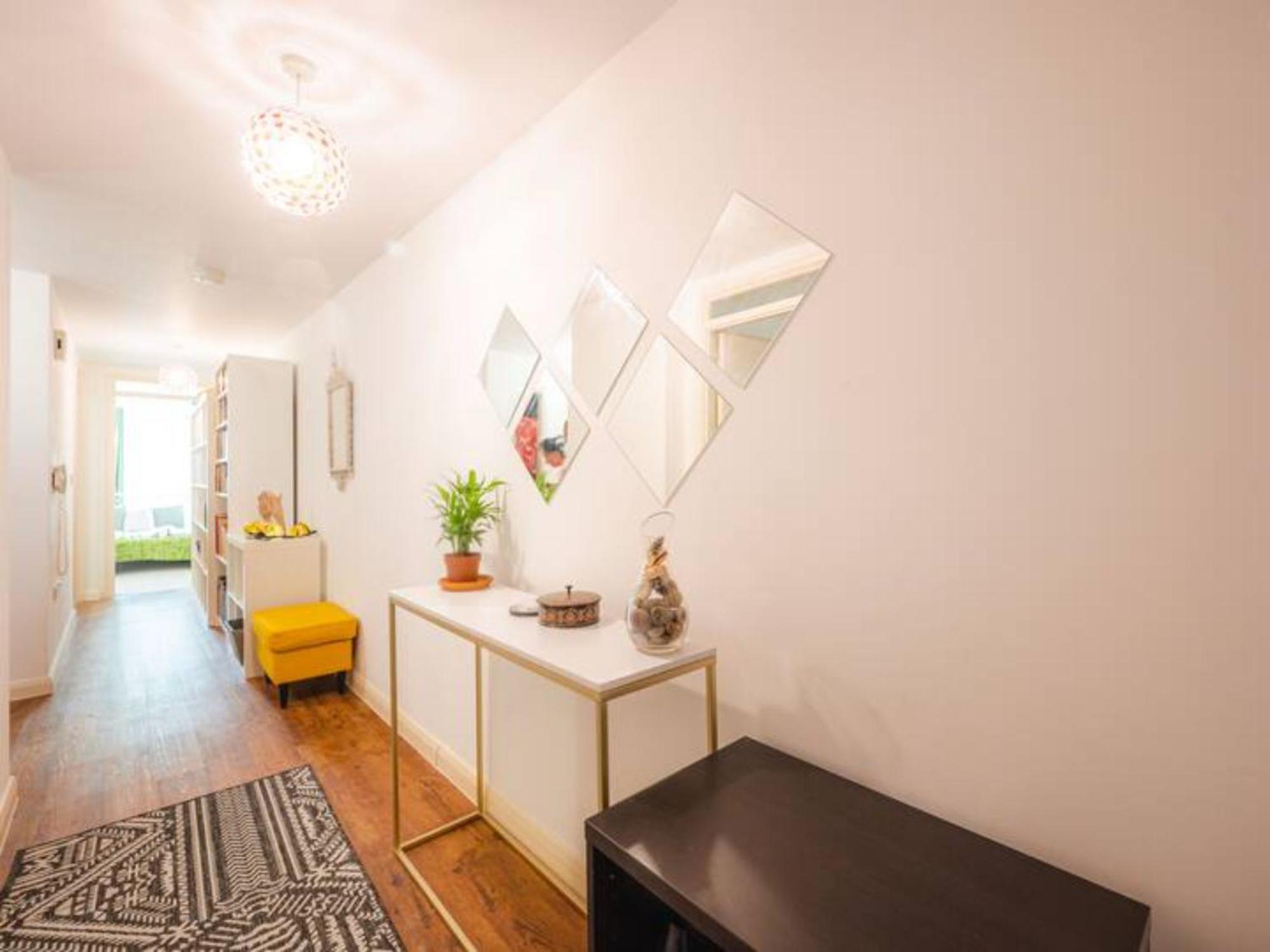 Apartment Pass The Keys Modern 2-bed With Private Balcony, Near Dalston Junction Station - Ideal Urban Retreat!