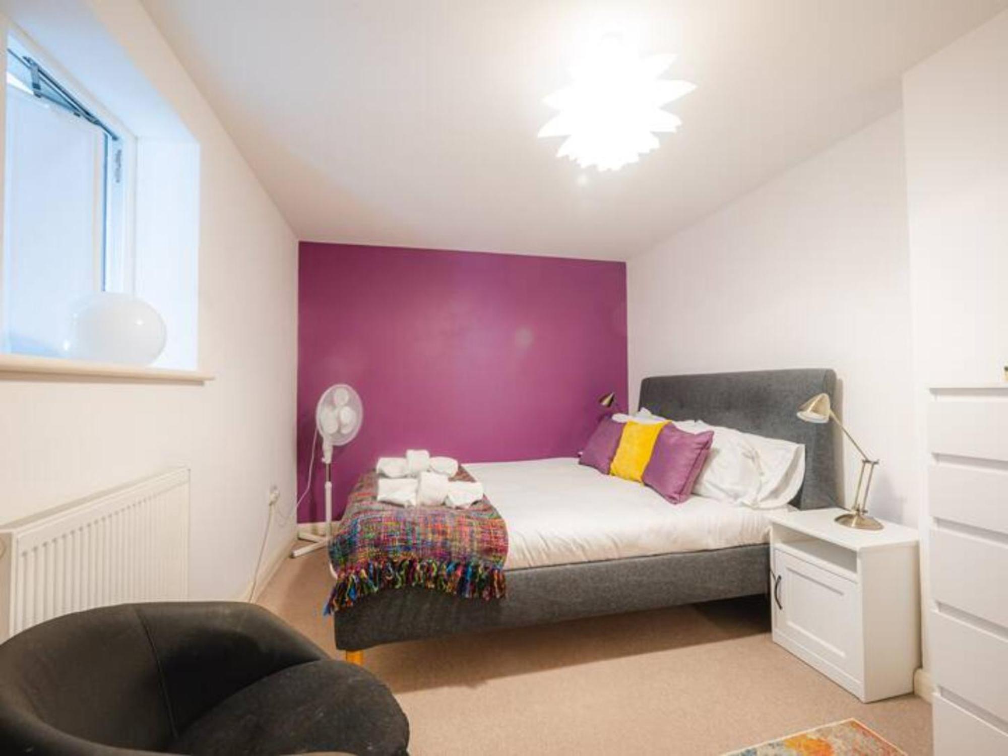 Pass The Keys Modern 2-bed With Private Balcony, Near Dalston Junction Station - Ideal Urban Retreat! *