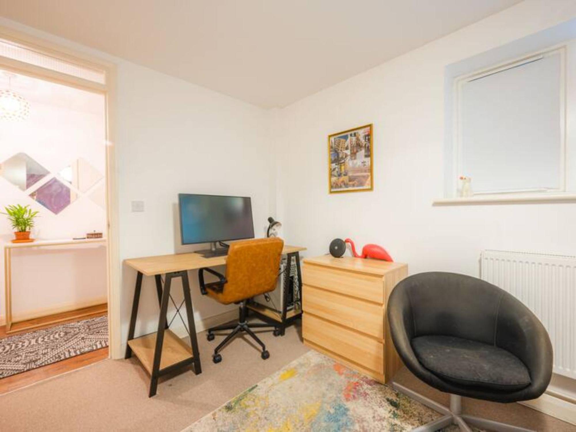 Pass The Keys Modern 2-bed With Private Balcony, Near Dalston Junction Station - Ideal Urban Retreat!