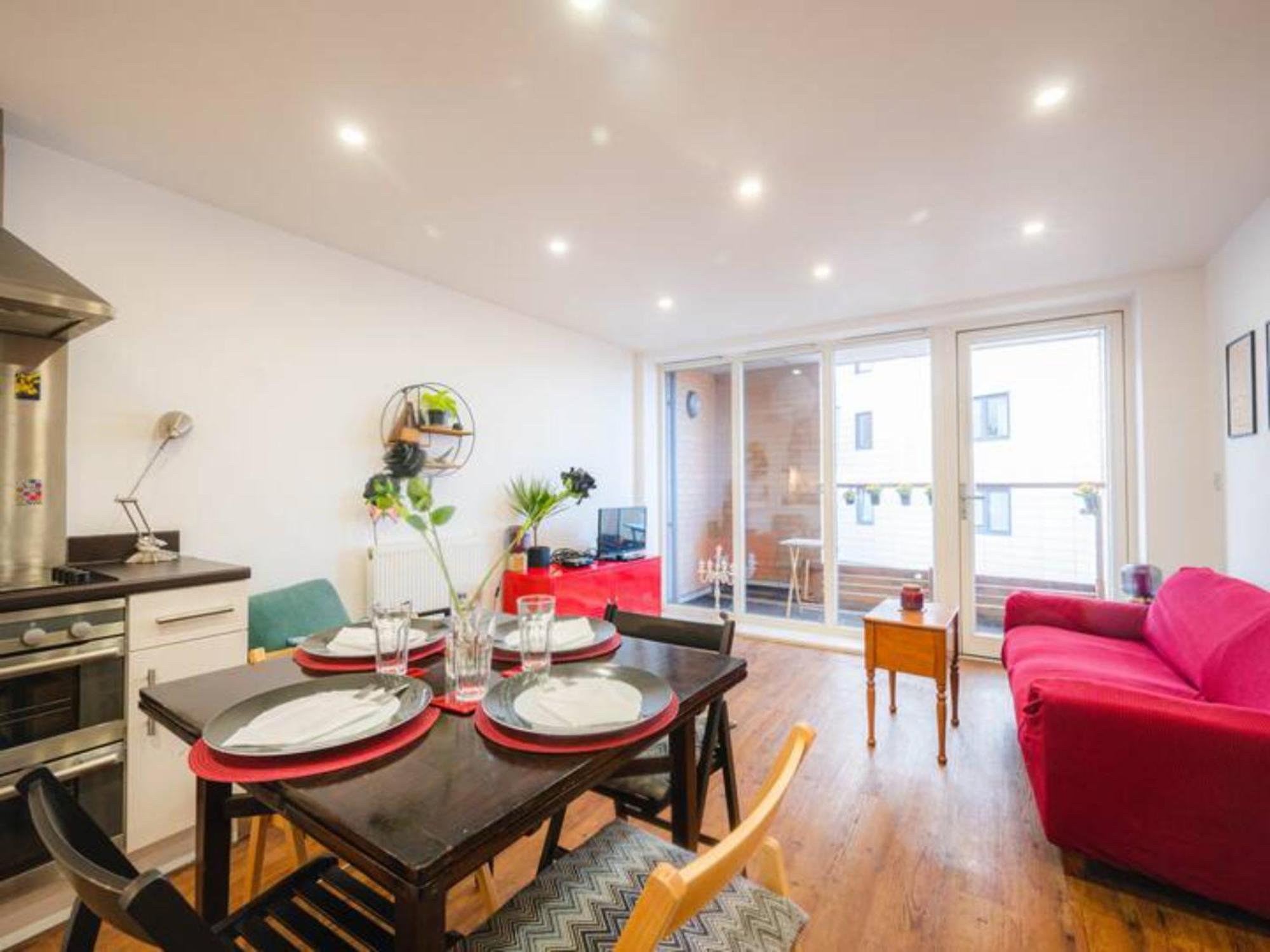 Pass The Keys Modern 2-bed With Private Balcony, Near Dalston Junction Station - Ideal Urban Retreat! *
