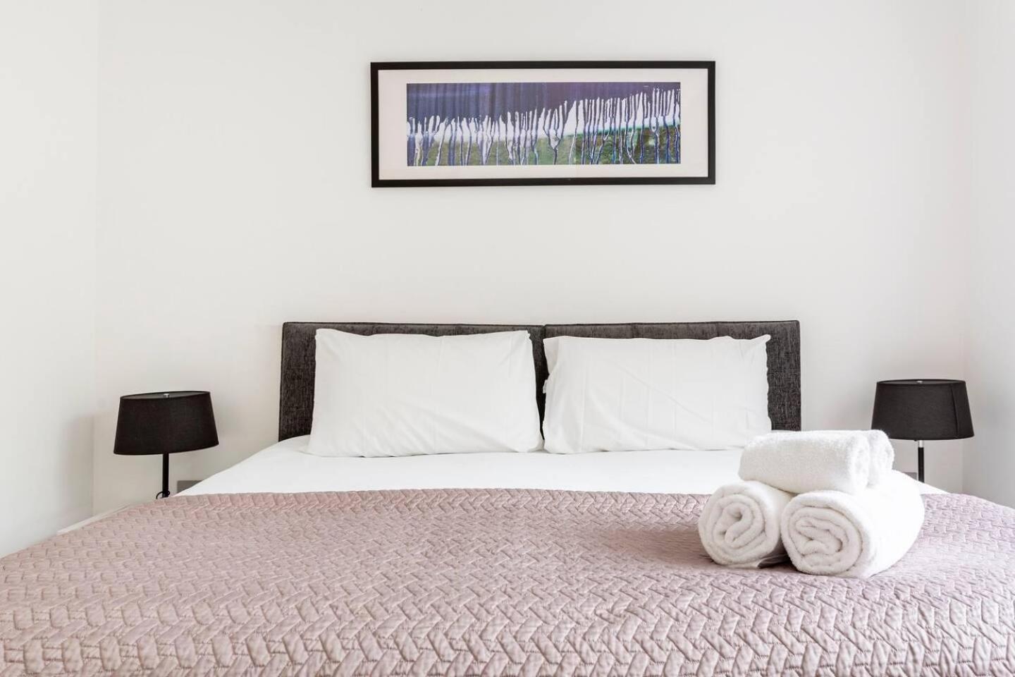 - 2 Beds - Sleeps 4 - Lift