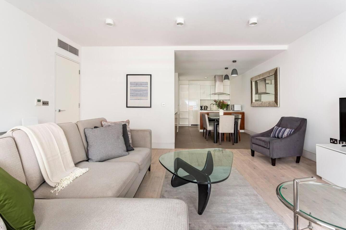 - 2 Beds - Sleeps 4 - Lift * London