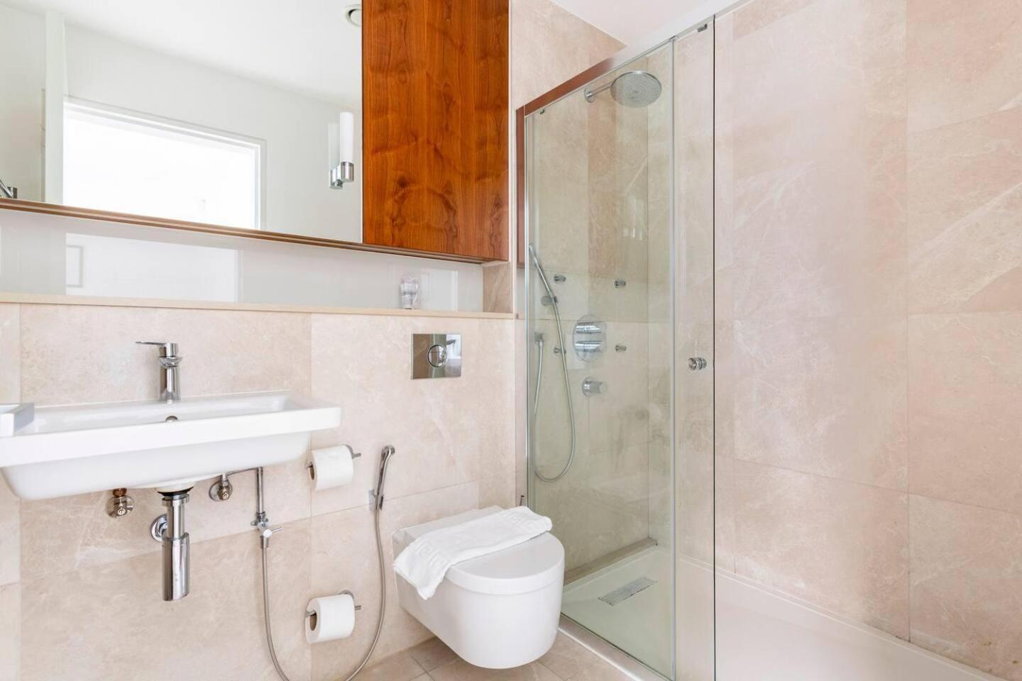 Apartment - 2 Beds - Sleeps 4 - Lift London