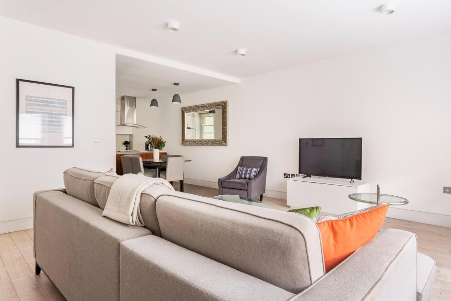 - 2 Beds - Sleeps 4 - Lift