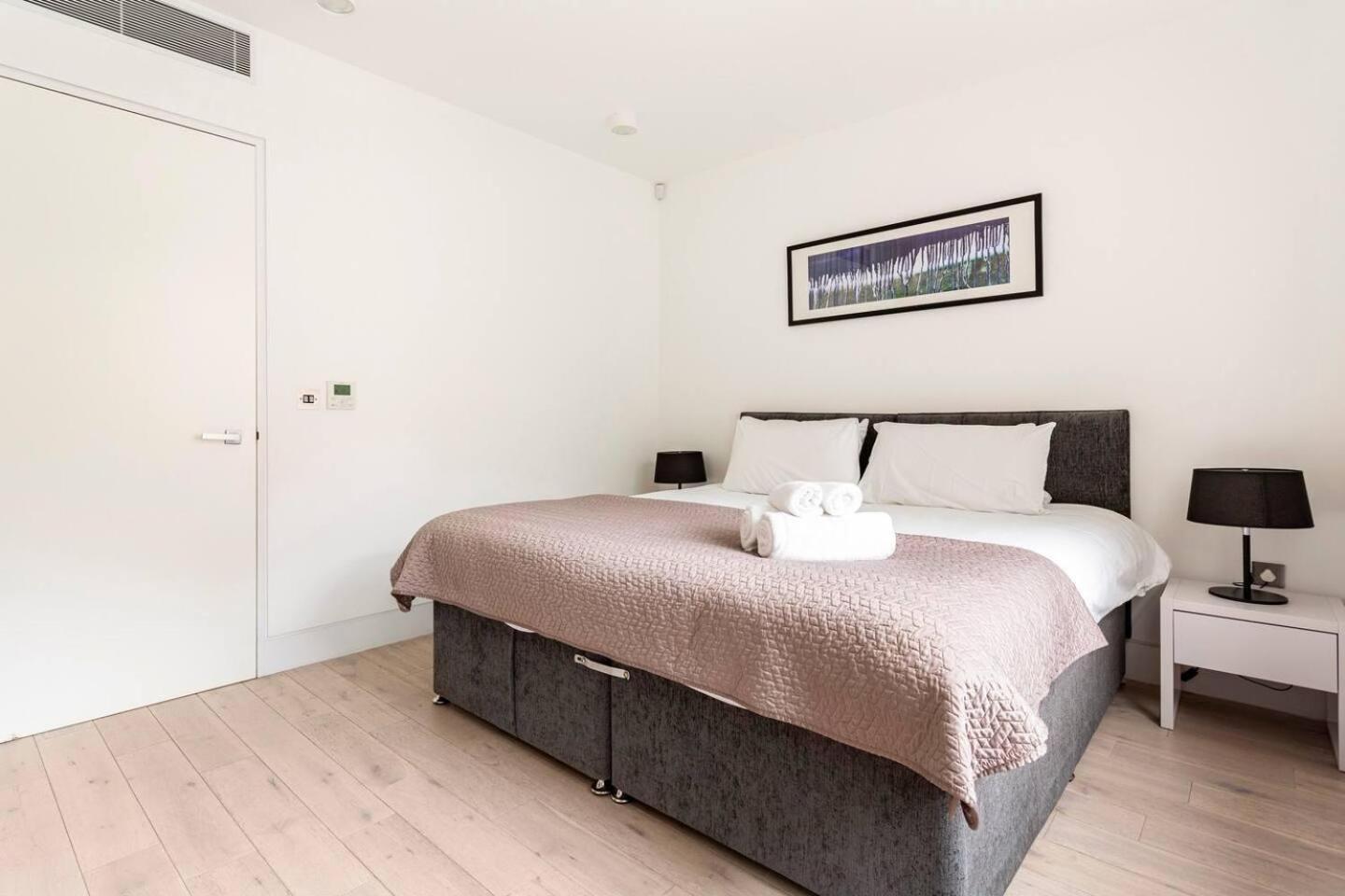 - 2 Beds - Sleeps 4 - Lift Apartment London