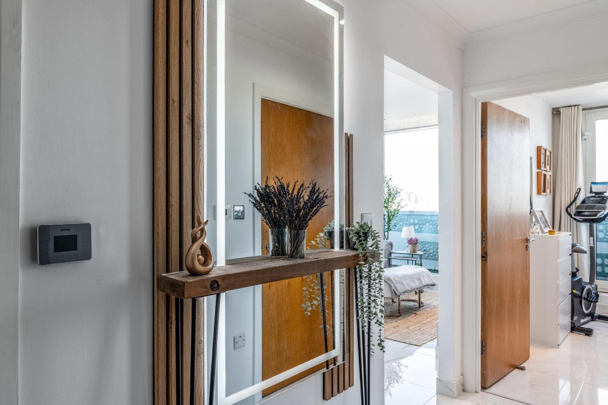 Canary Wharf Retreat With Free Secure Parking Appartement Londen