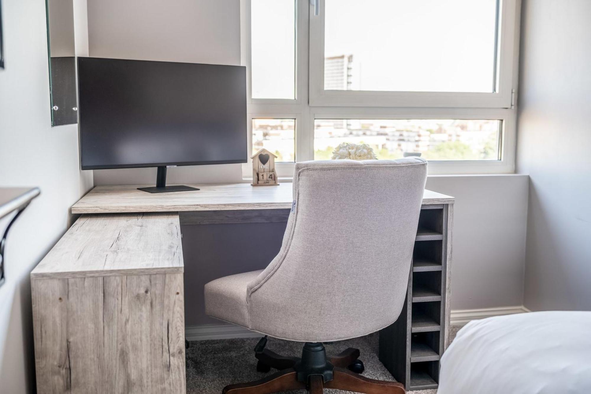 Canary Wharf Retreat With Free Secure Parking * Londen