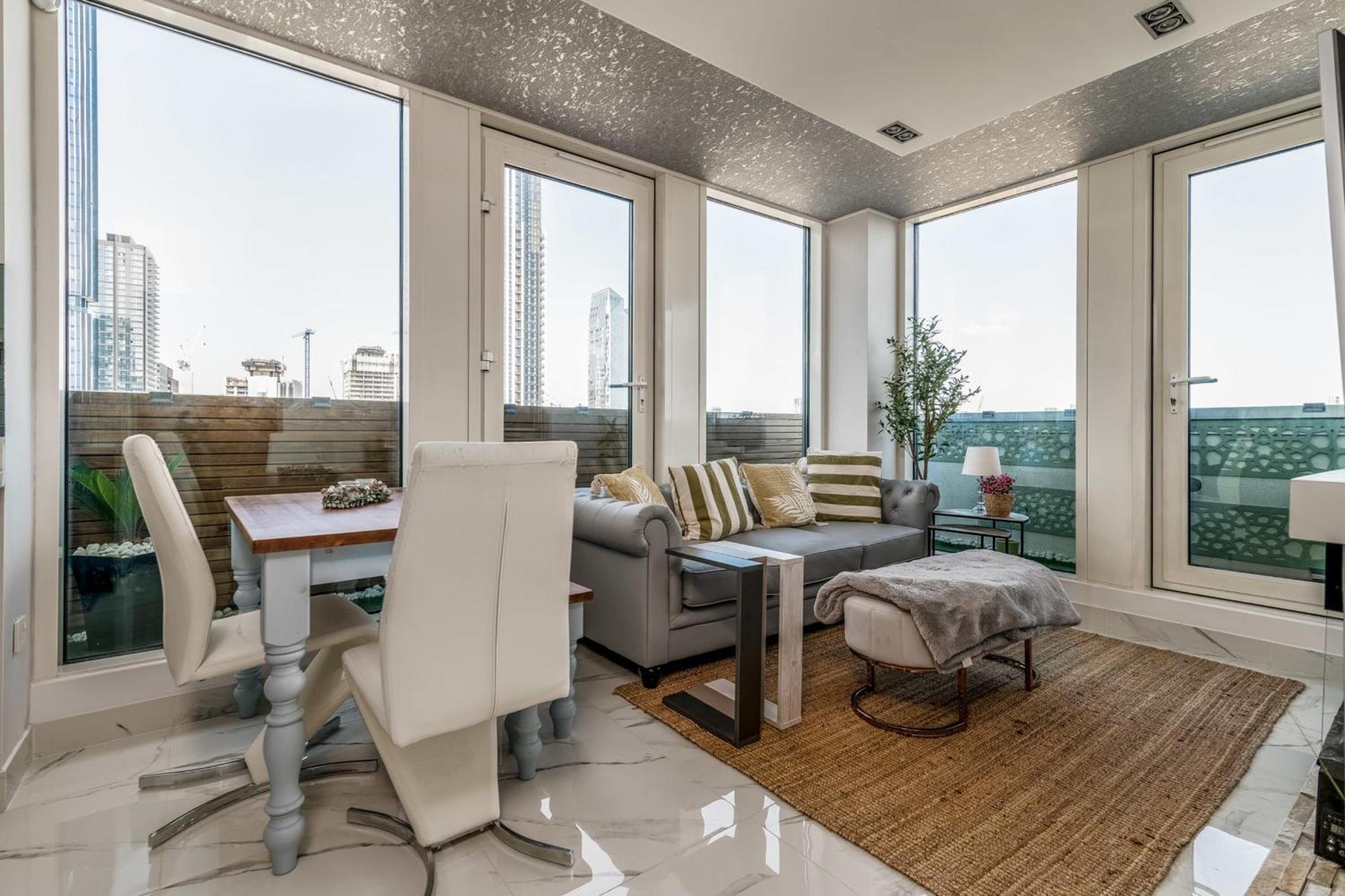 Canary Wharf Retreat With Free Secure Parking Londen