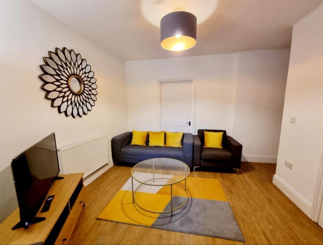 Apartment Stylish 2 Bedroom Sleeps 5 - 3 Mins Walk To Mile End Station *