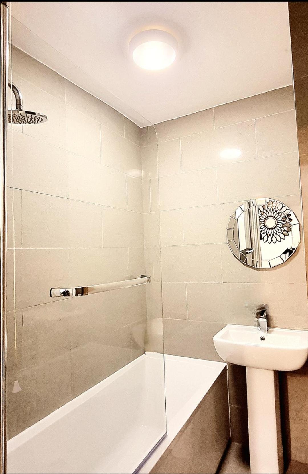Apartment Stylish 2 Bedroom Sleeps 5 - 3 Mins Walk To Mile End Station