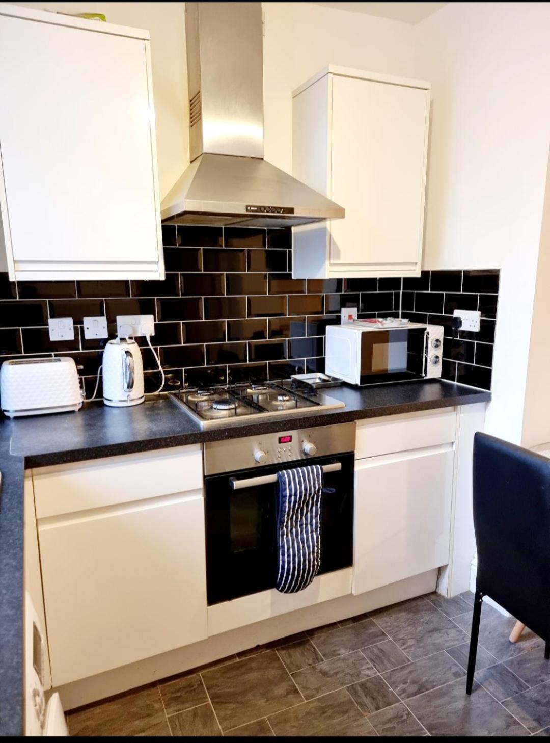 Stylish 2 Bedroom Sleeps 5 - 3 Mins Walk To Mile End Station