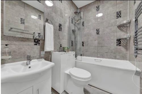 Flat1, 417 Fulham London