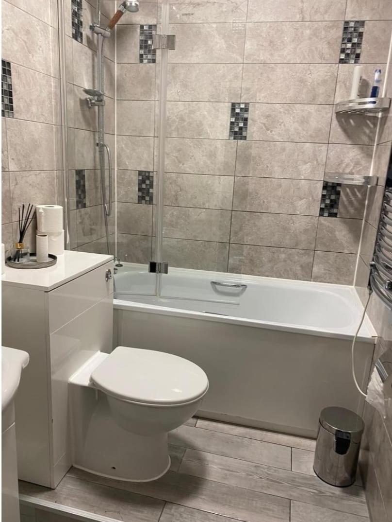 Flat1, 417 Fulham *