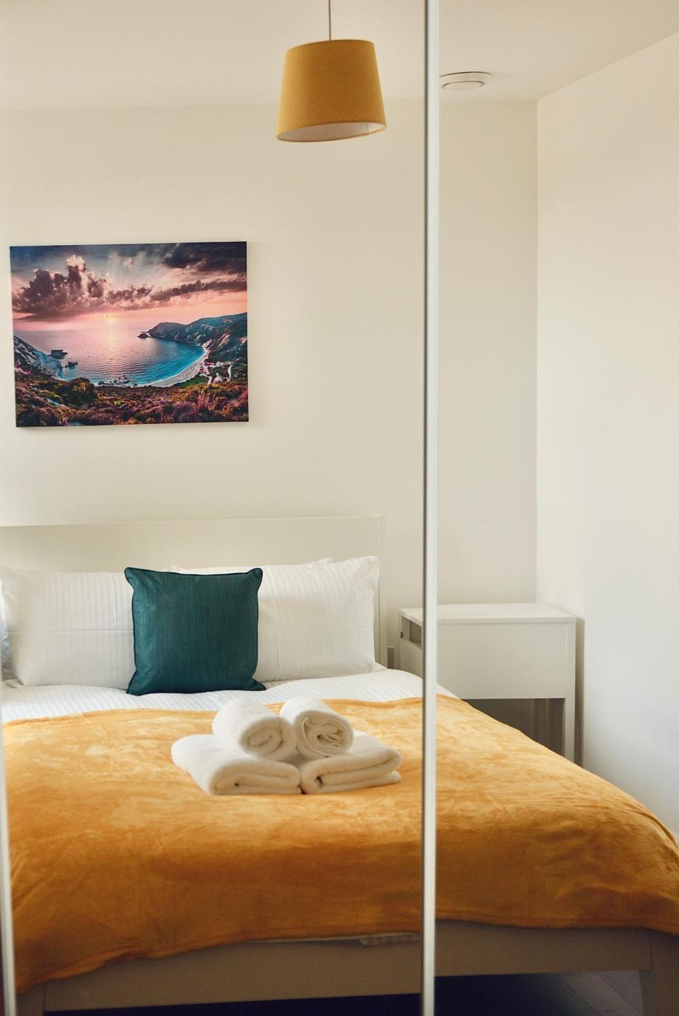 Venice Court Apartment *