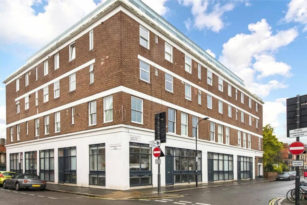 Fulham Townhouse, 2 Baths, Parking, Breakfast Londen