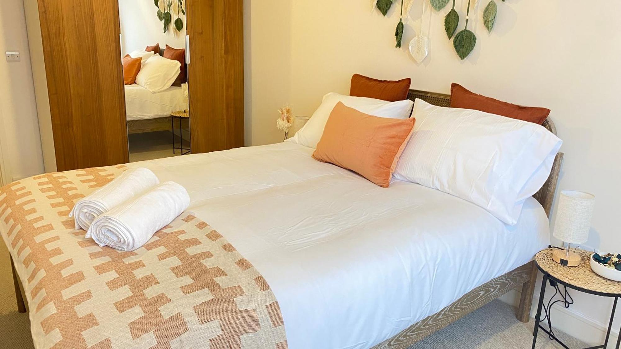 Harrow - 1 Bedroom - Parking *