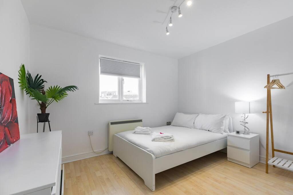 2-br Oasis In Woolwich *