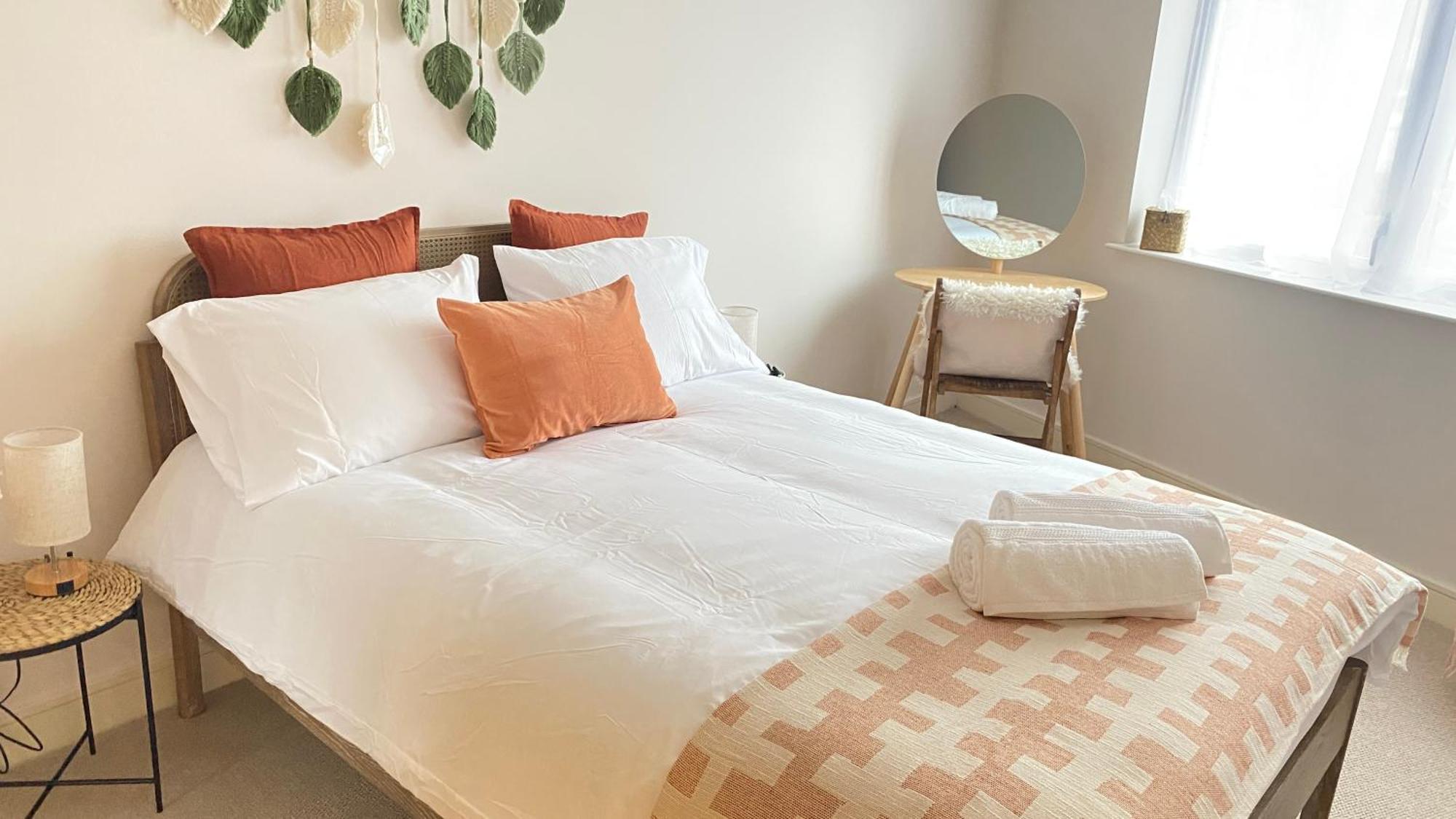 Harrow - 1 Bedroom - Parking Apartment