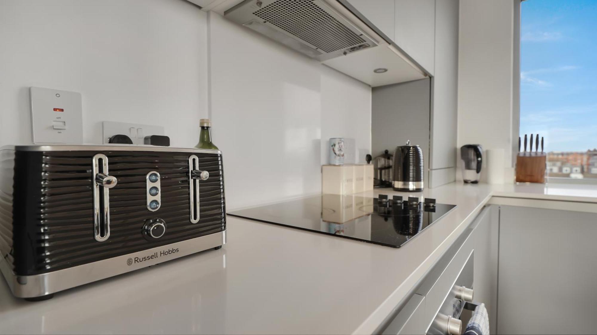 Modern And Spacious Penthouse In Putney With Free Parking Appartement Londen