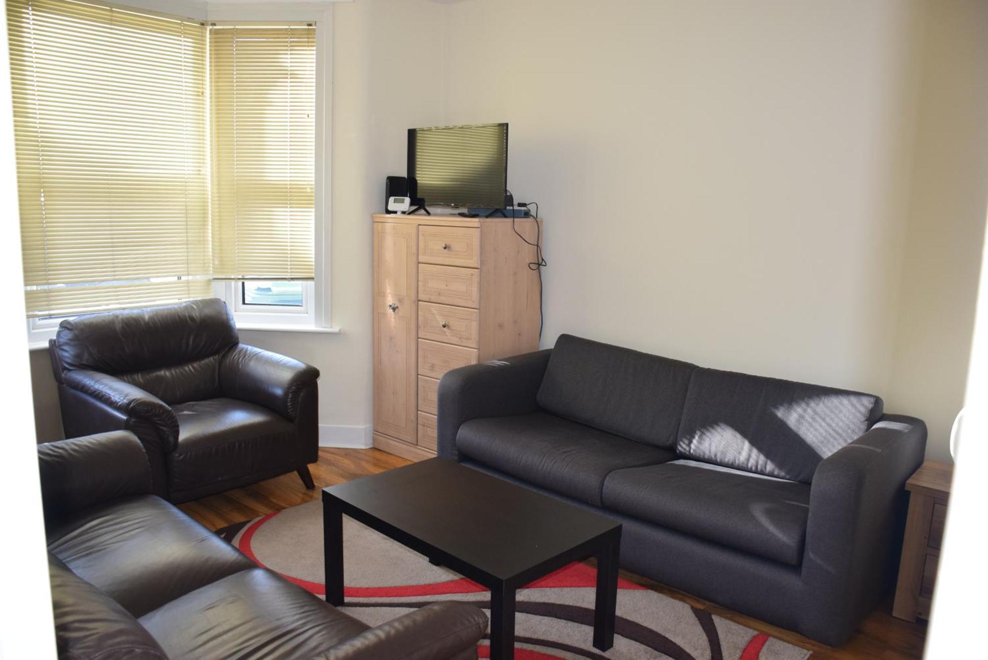 Holiday home Four Bedroom House Chandos Road