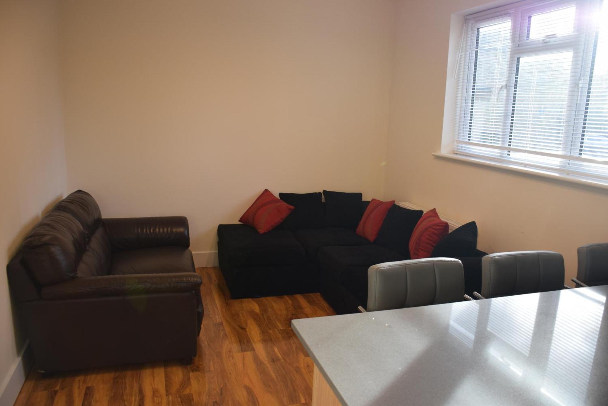 Holiday home Four Bedroom House Chandos Road *