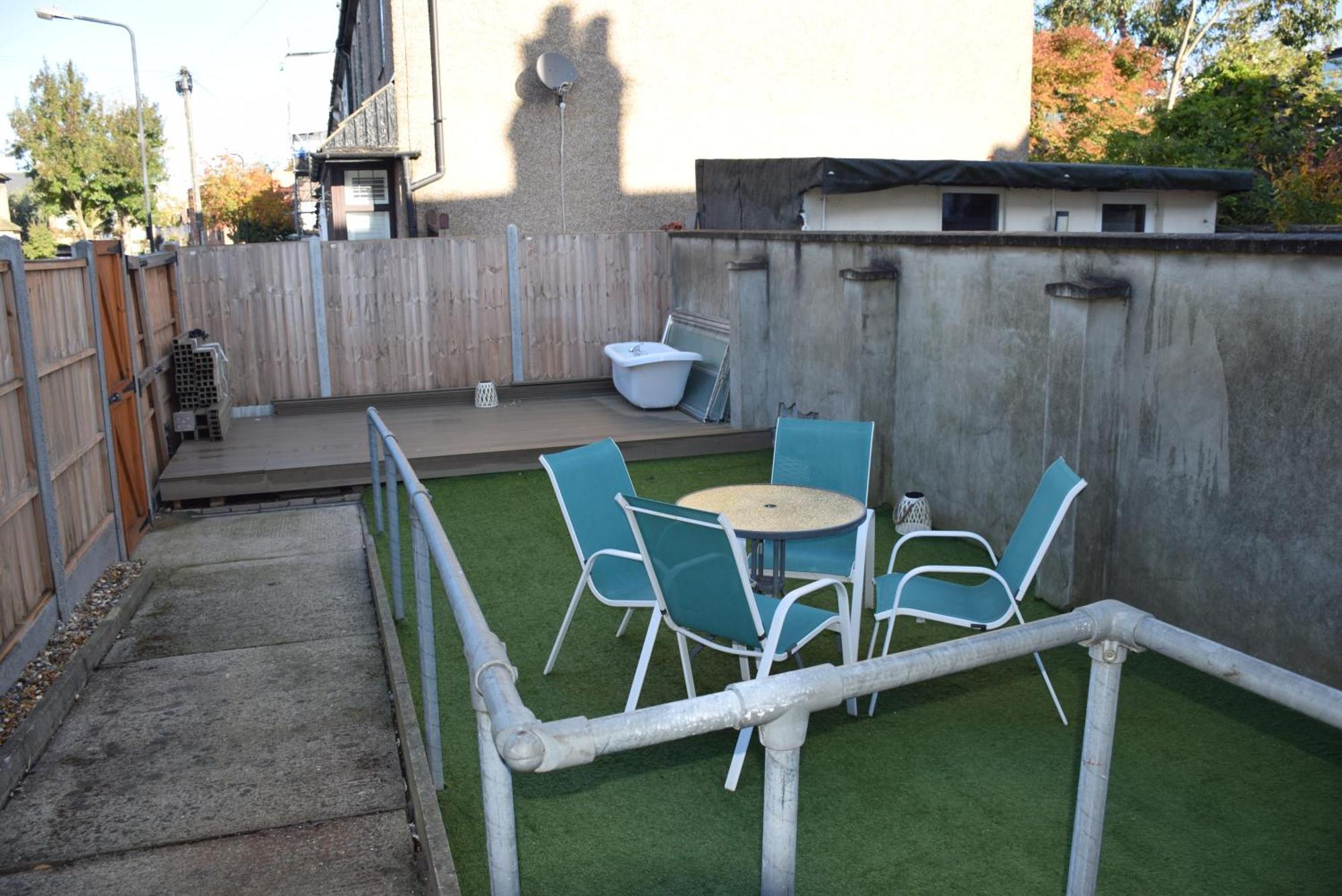 Four Bedroom House Chandos Road Holiday home