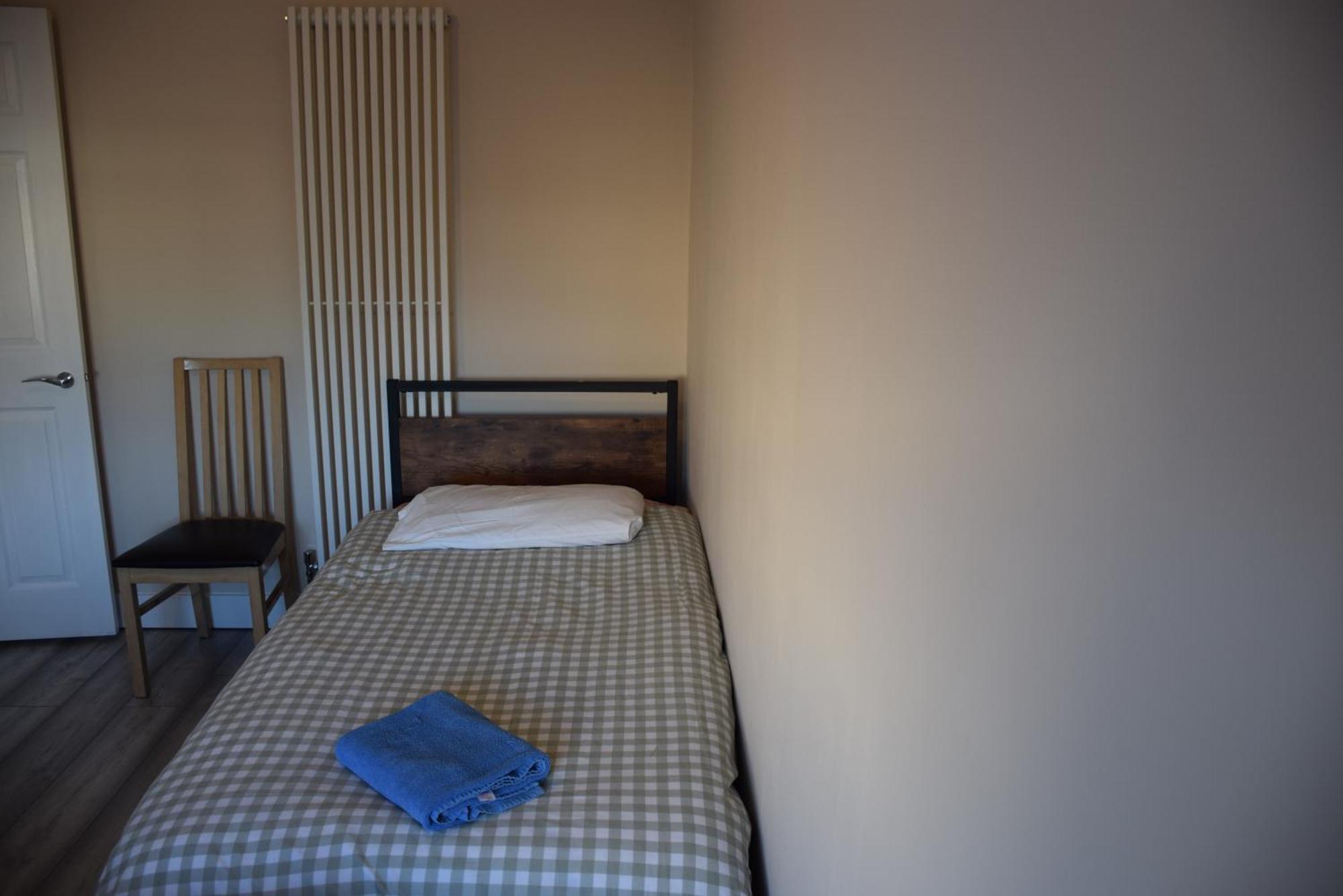 Holiday home Four Bedroom House Chandos Road