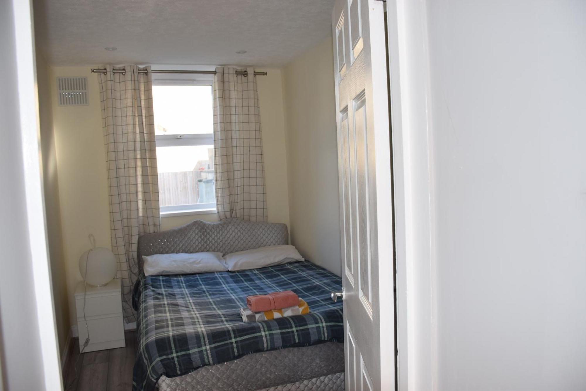 Holiday home Four Bedroom House Chandos Road *