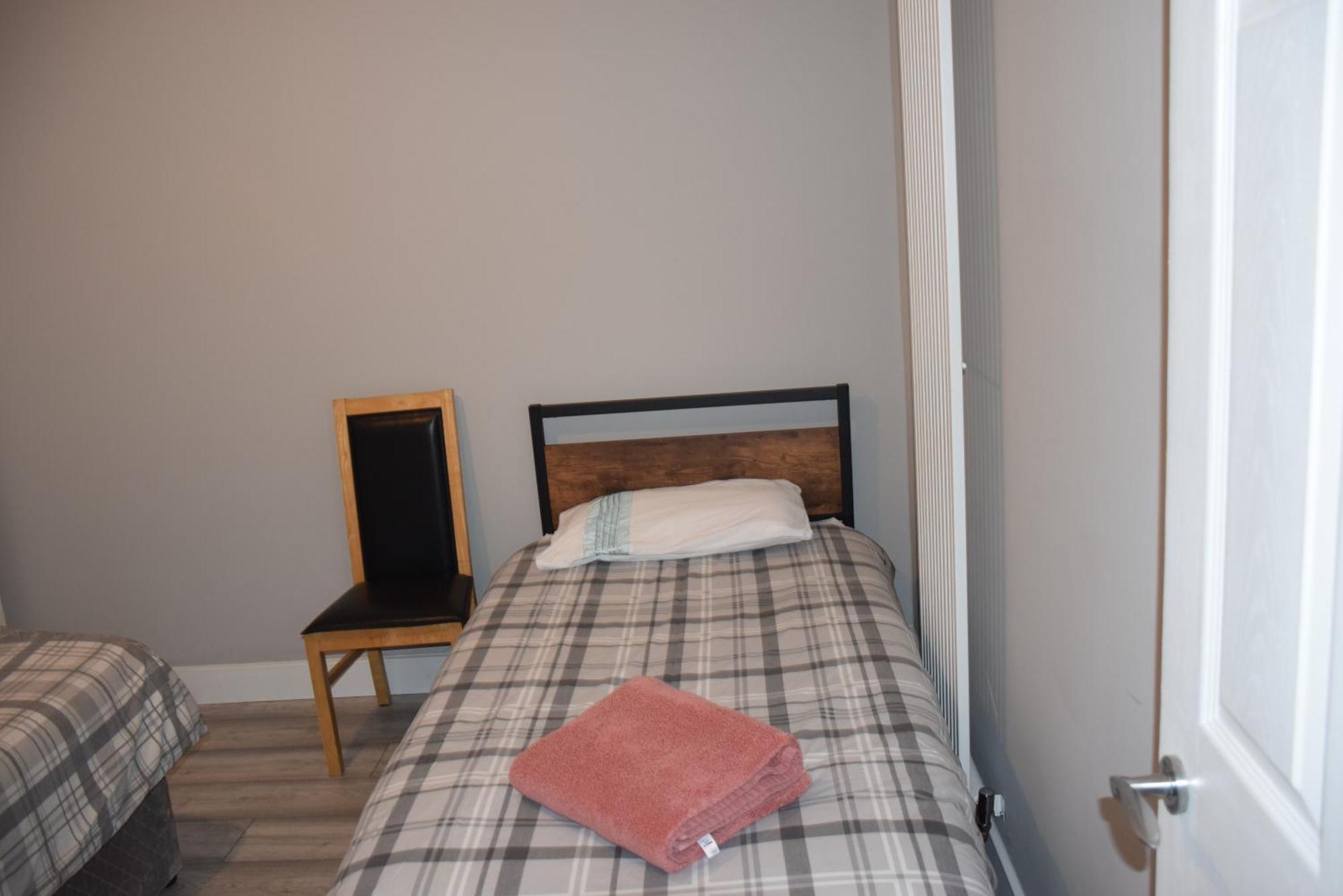 Holiday home Four Bedroom House Chandos Road London