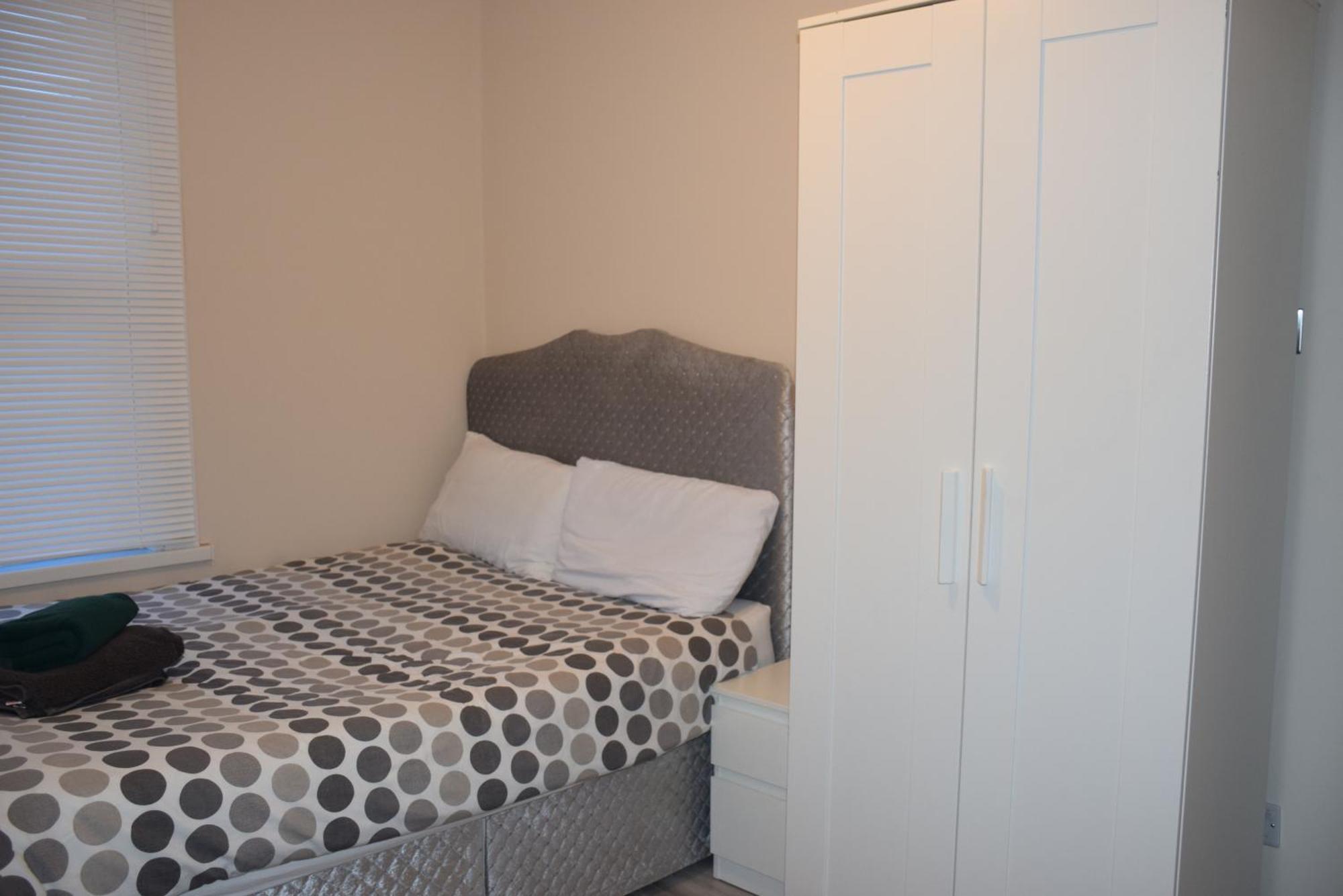Holiday home Four Bedroom House Chandos Road London