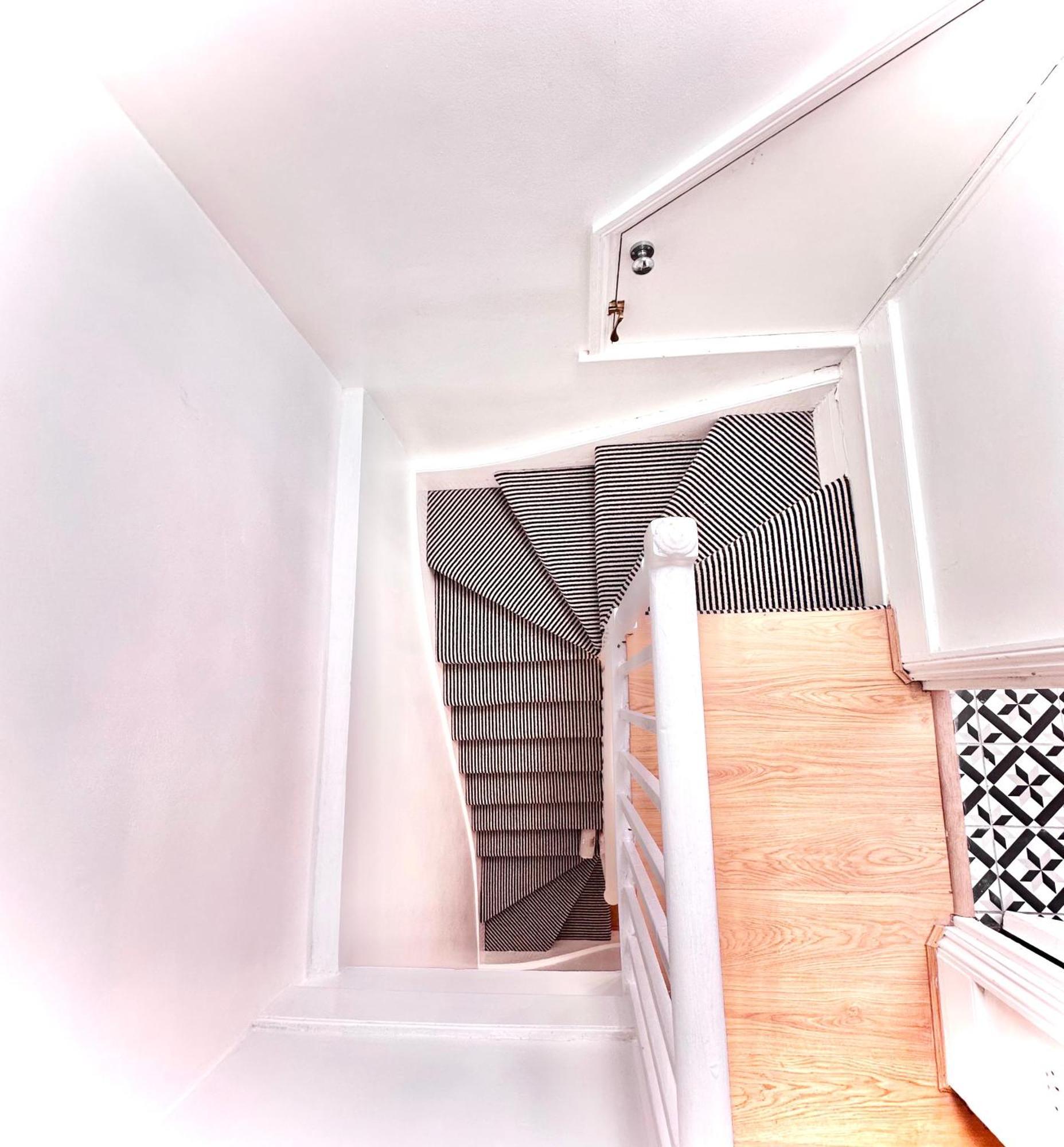 Enticing 2 Bedroom Flat With Mini-garden In Hackney, Lower Clapton Apartment London