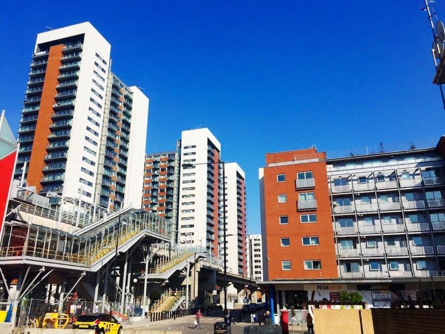 1 Bedroom Flat Near Excel, O2, Canary Wharf - Appartement Londen