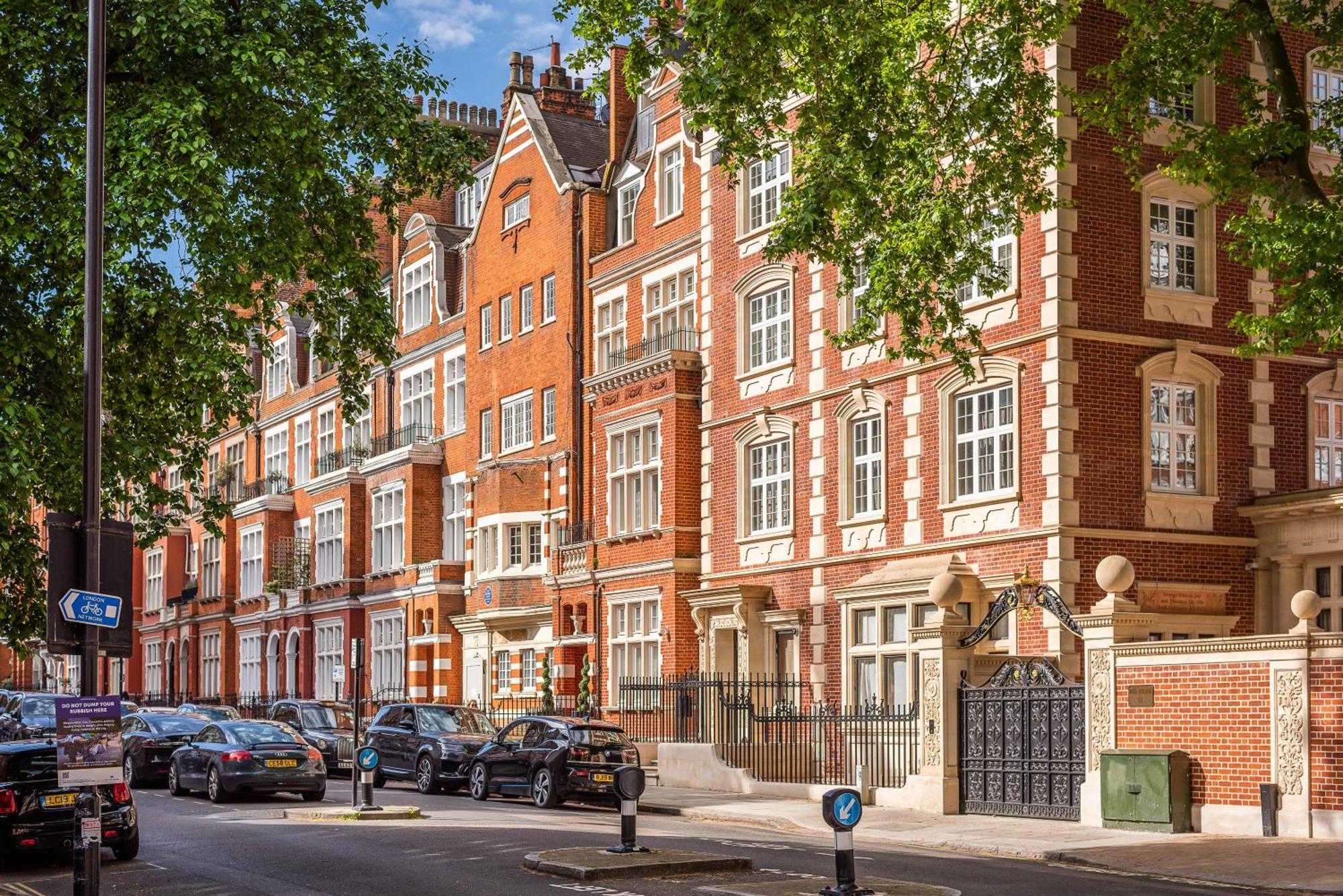 Apartment Moments From Hyde Park & Notting Hill With Free Luggage Storage And Washing Machine London