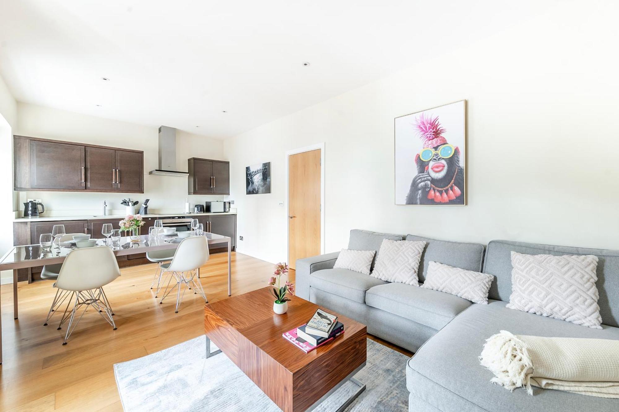 Moments From Hyde Park & Notting Hill With Free Luggage Storage And Washing Machine Apartment London