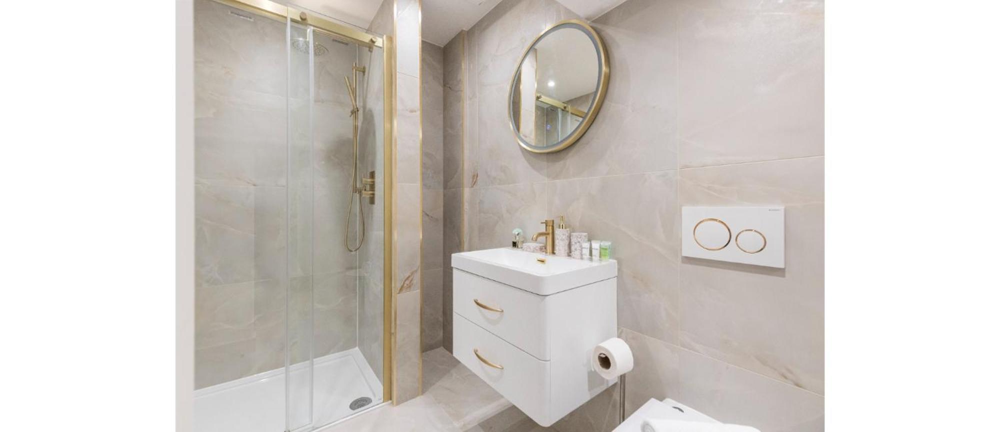Luxe Minimalist 1-bed Flat : 7 Mins From Station Apartment London