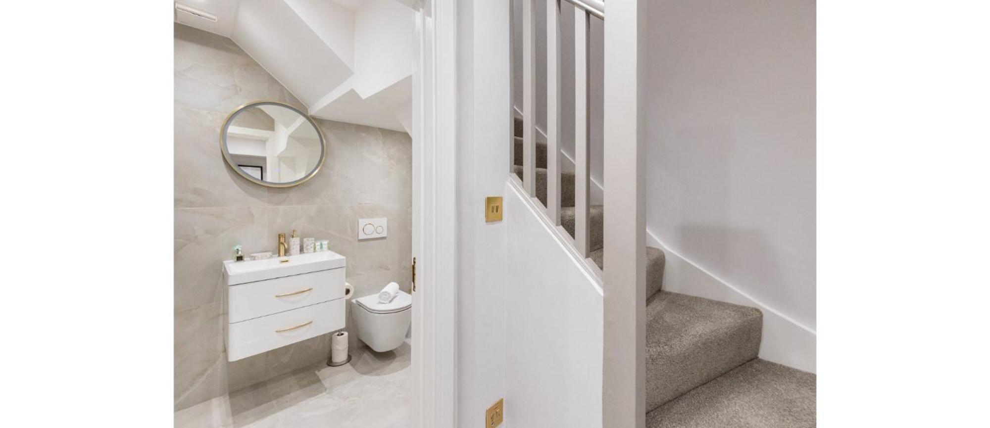 Apartment Luxe Minimalist 1-bed Flat : 7 Mins From Station London