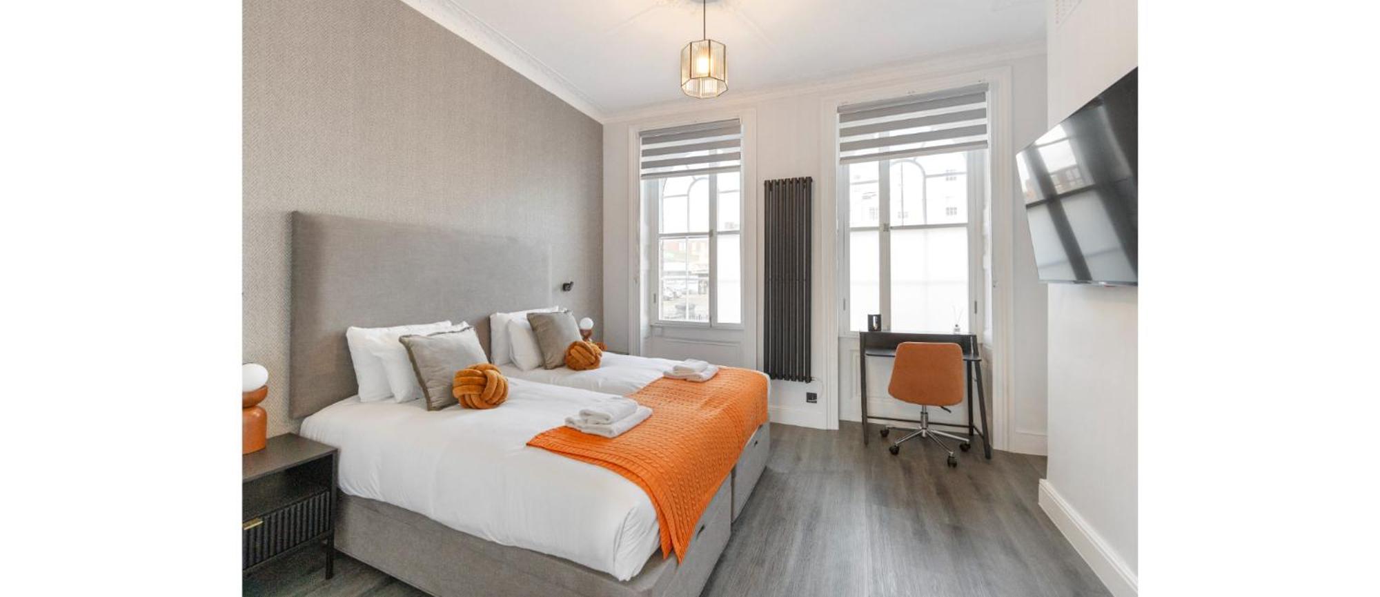 Apartment Simplicity Meets Warmth: 1-bed Delight *