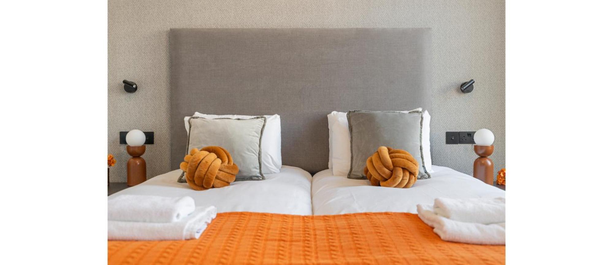 Apartment Simplicity Meets Warmth: 1-bed Delight *