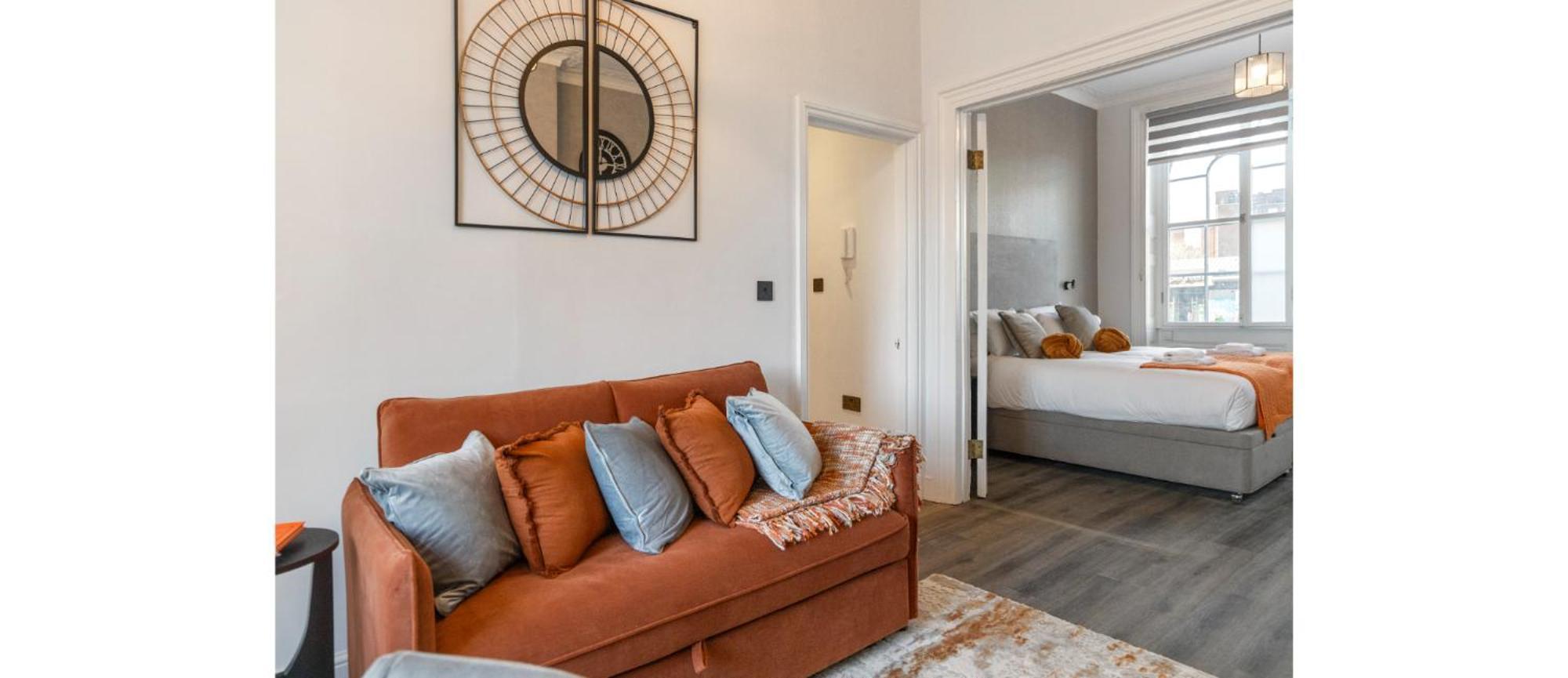 Apartment Simplicity Meets Warmth: 1-bed Delight