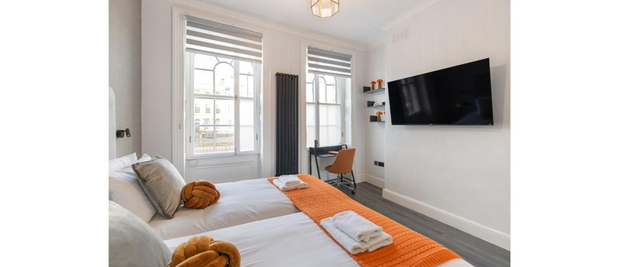 Simplicity Meets Warmth: 1-bed Delight * London