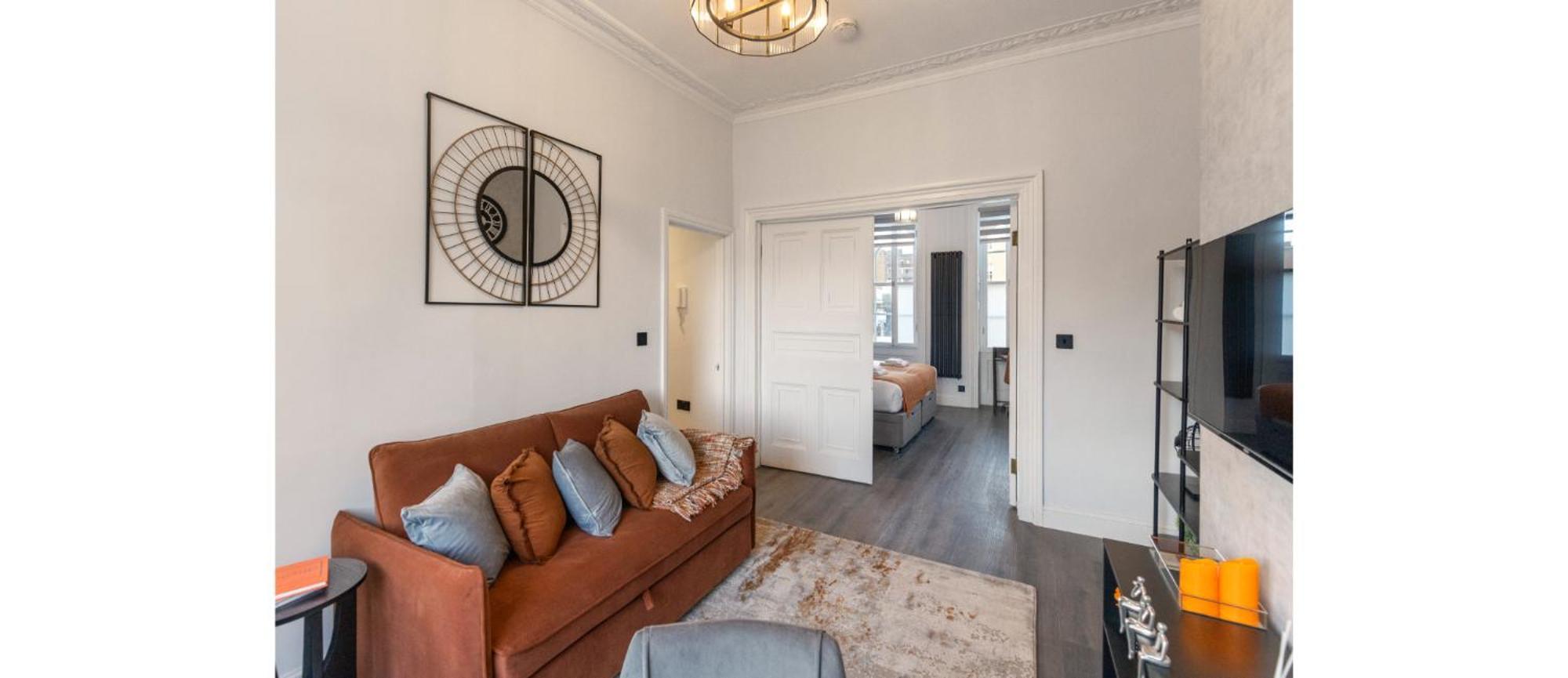 Simplicity Meets Warmth: 1-bed Delight *