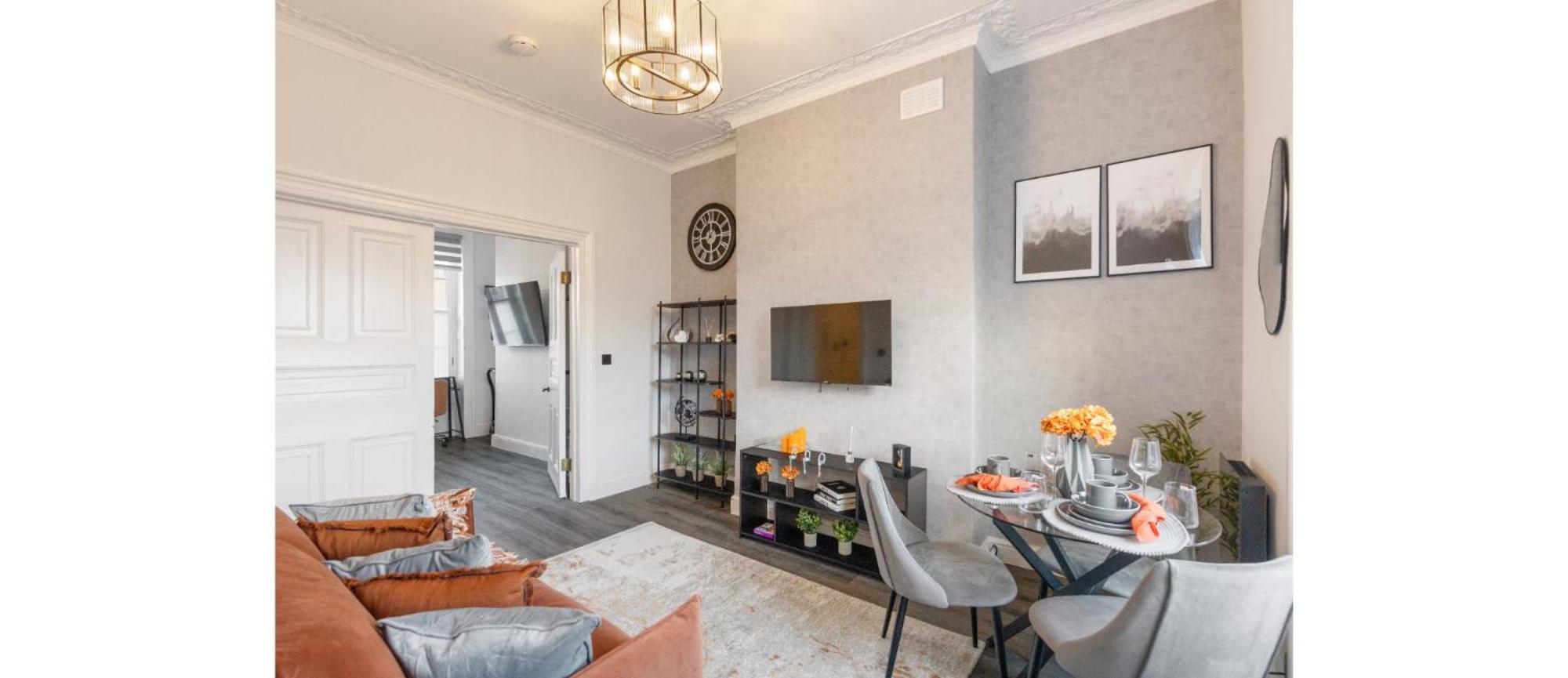 Simplicity Meets Warmth: 1-bed Delight Apartment London
