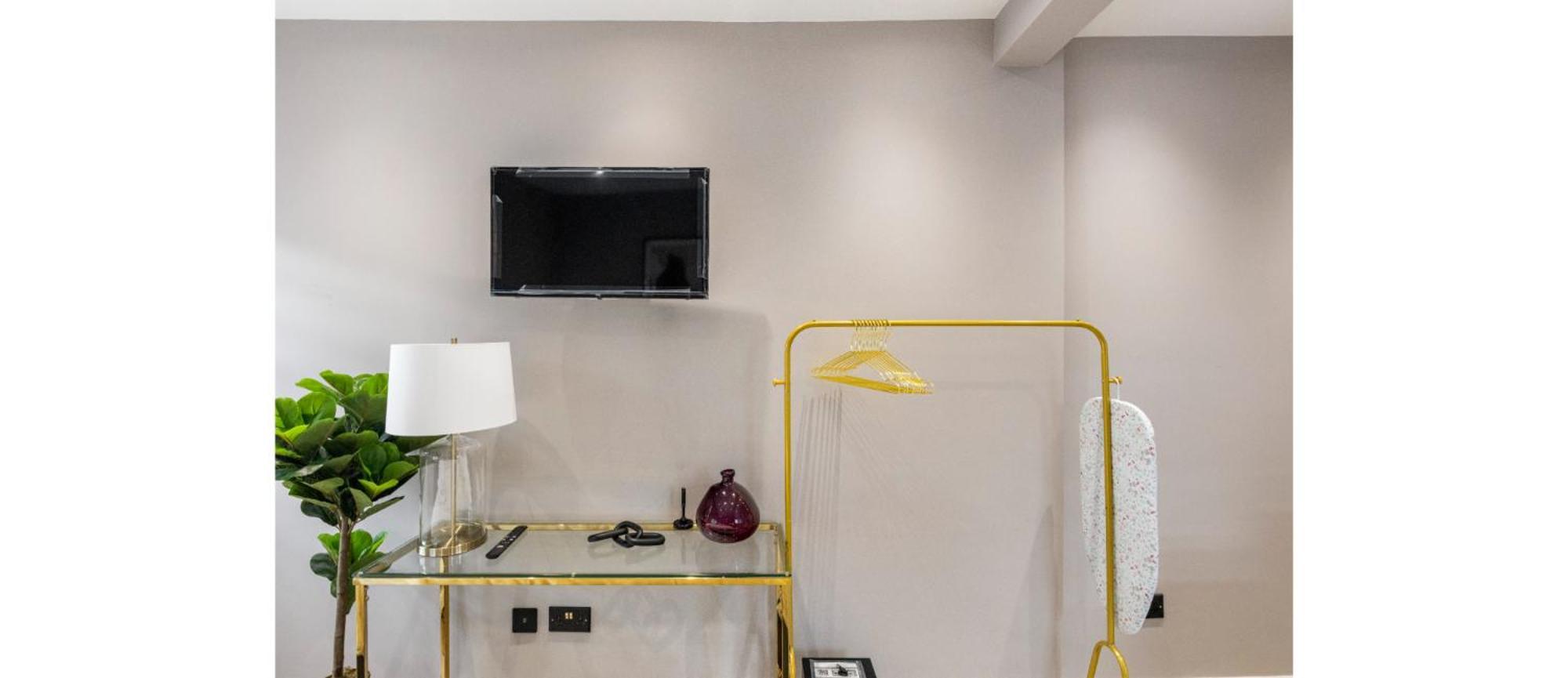 The Relaxation Station: Fun And Comfort Collide Apartment