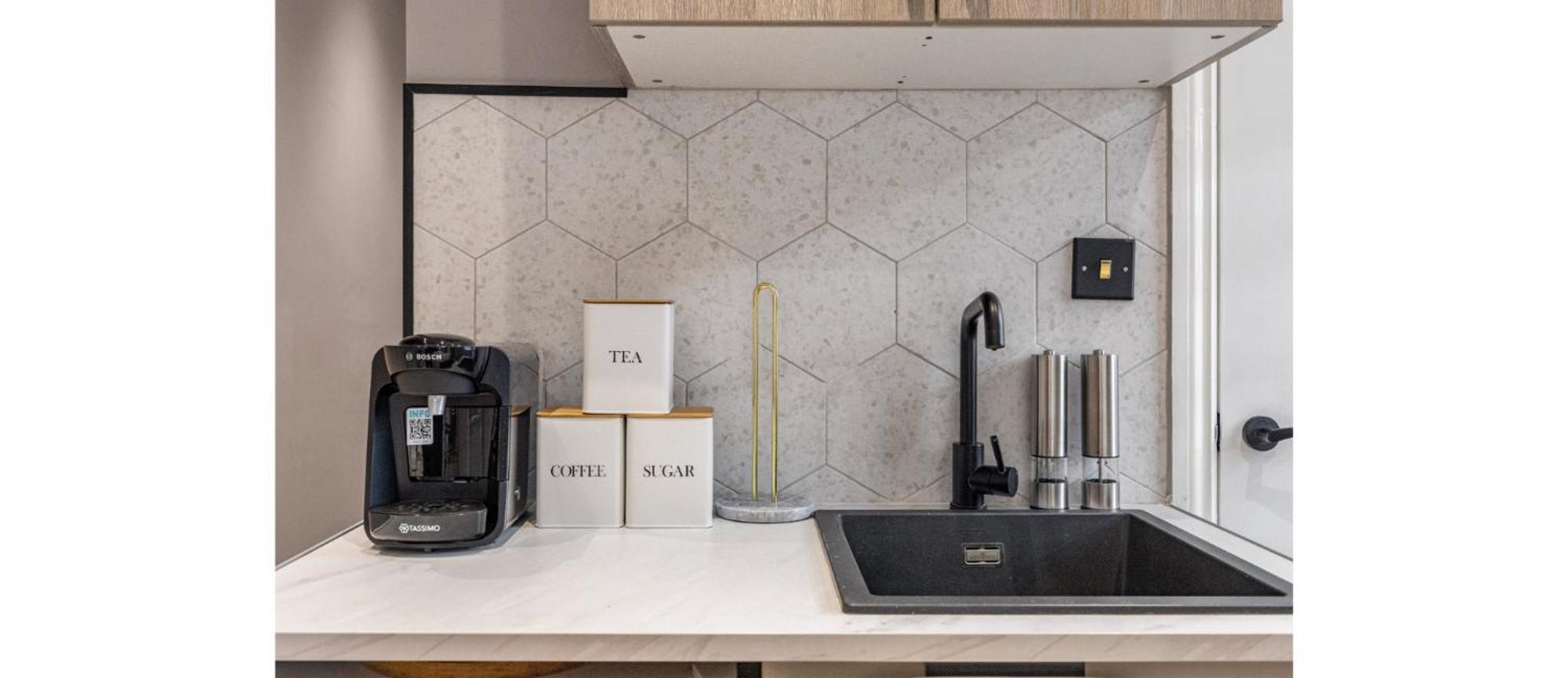 The Relaxation Station: Fun And Comfort Collide Apartment *