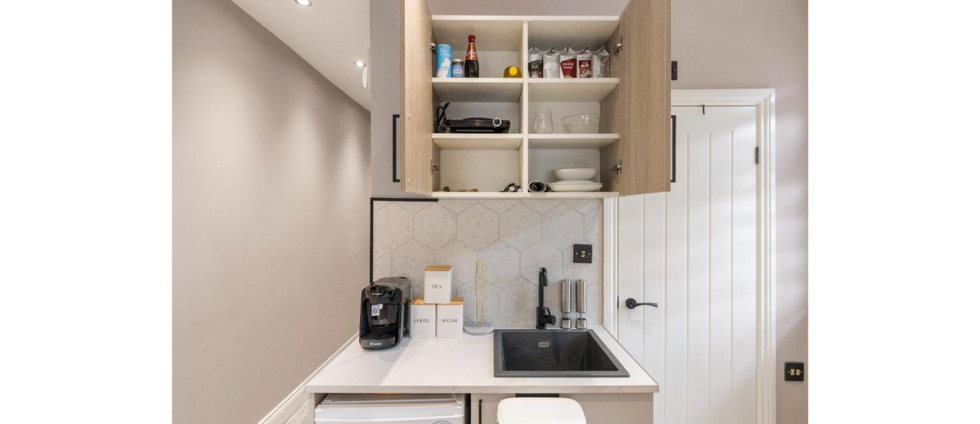 Apartment The Relaxation Station: Fun And Comfort Collide London