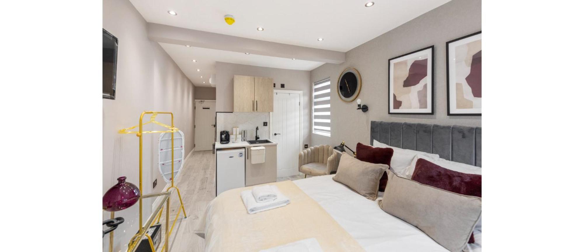 The Relaxation Station: Fun And Comfort Collide Apartment London