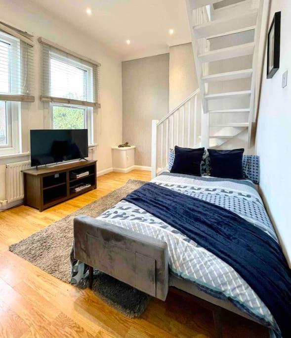 2 Bdr Flat With Canal View Appartement Londen