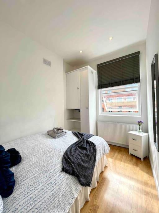 Appartement 2 Bdr Flat With Canal View Londen